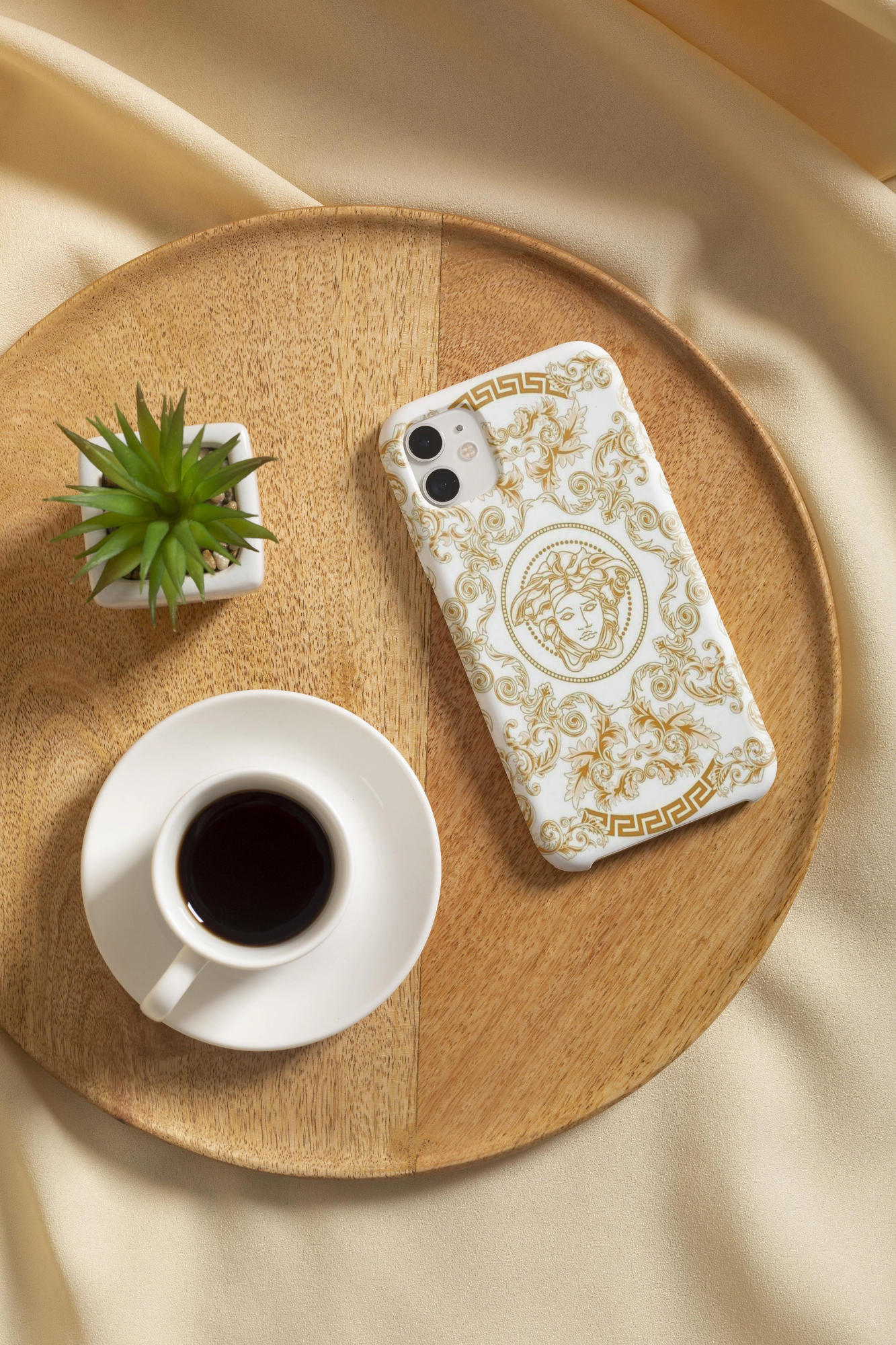 Versace WhiteNGold Design